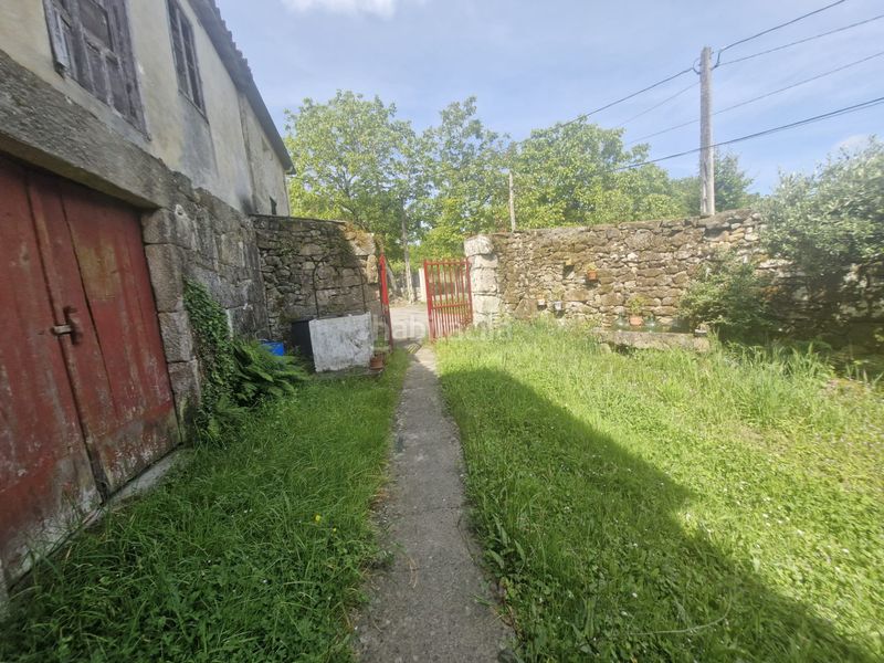 Foto 2d0349ee-98e1-4504-9071-a1cf2cc3d0e7. Casa adossada a Maceda