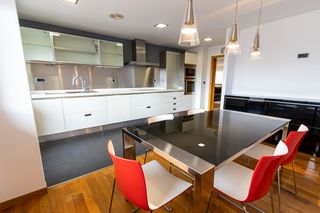 Miete Zweistöckige Wohnung in Couto. Couto / duplex de lujo / todos los servicios