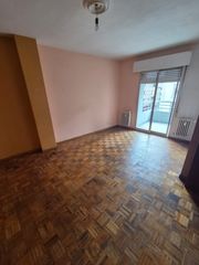 Appartamento in Ventiun. Ventiuno / todos los servicios / para reformar / oportunidad