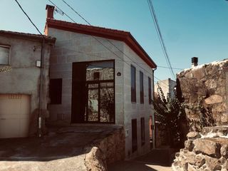 Semi detached house in As Lagoas. Velle / oportunidad
