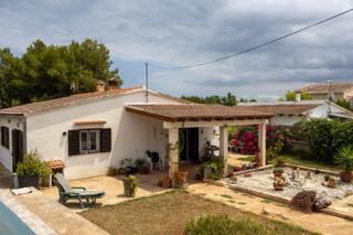 Masia  De son sant martí. Finca rústica con vivienda con piscina  en muro