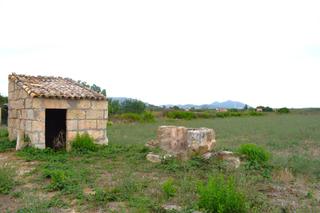 Fondo rustico  Polígono muro. Finca rústica con caseta de herramientas en muro
