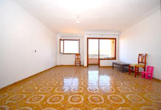 Pis a Calle lluna 58. Piso con terraza comunitaria en muro