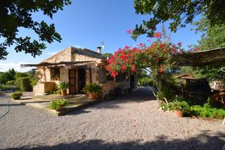 Masía en Muro. Finca rústica con casa de campo con piscina en muro