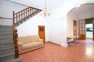 Casa a Muro. Casa con garaje y patio  en muro