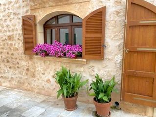 Casa adossada  Calle miquel tortell. Casa con mucho encanto en el centro de muro.
