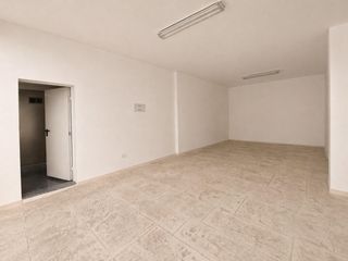 Business premise  Carrer de joan carles i. Local en muro