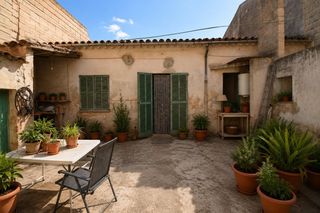Chalet à Muro. Casa de pueblo con garaje y patio en muro