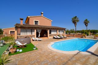 Country house in Sencelles. Finca rústica con casa con piscina en sencelles