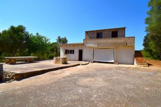 Country house in Muro. Finca rústica con vivienda en muro.
