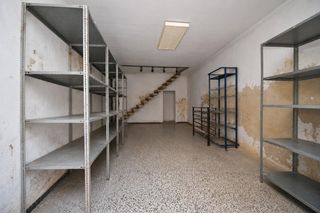 Business premise in Muro. Local comercial y vivienda para reformar en muro