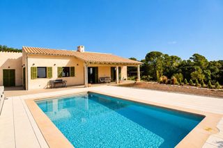 Rent Country house in Búger. Finca rústica con vivienda con piscina para alquiler de larga es