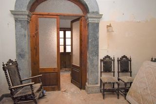 Chalet in Muro. Casa de pueblo para reformar con dos accesos y gran potencial en