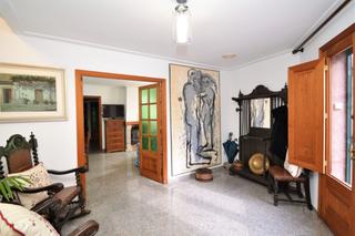 Masia a Calle santa anna 14. Casa de muy céntrica con gran garaje y jardín.