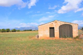 Mas à Llubí. Finca rústica con caseta de campo y  magnificas vistas a la serr