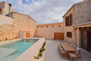 Towny house  Calle jaume ferrer. Chalet pareado con piscina en muro