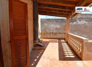 Casa adossada  Calle esperanza. Local comercial y piso en sineu