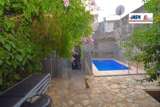 Xalet a Calle esglesia 7. Casa independiente con jardn, garaje  y piscina en lloseta