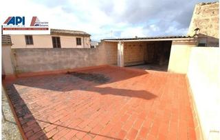 Xalet a Calle porrasar 8. Casa de pueblo con patio y garaje en muro