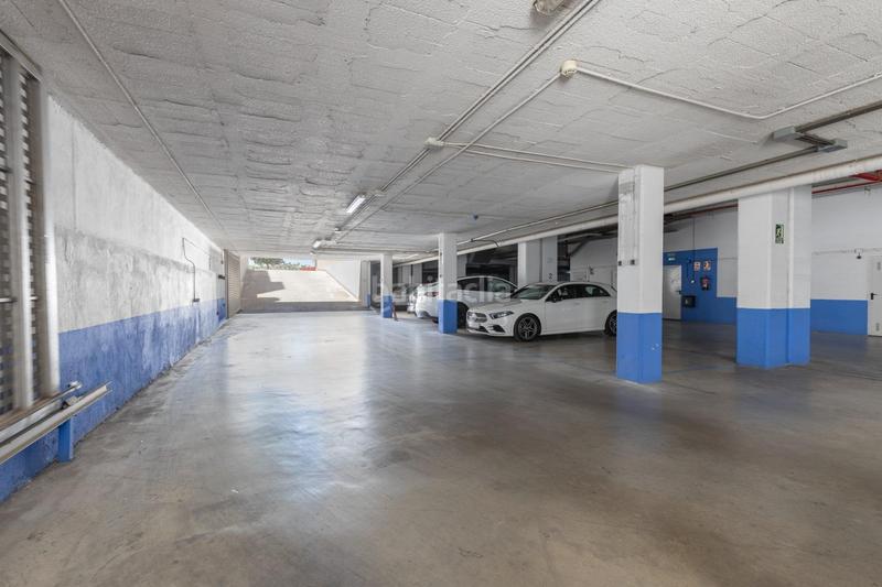 Foto b09e870a-20fd-42f0-8ab5-9be7b07e73cf. Parking coche en San Antón Armilla
