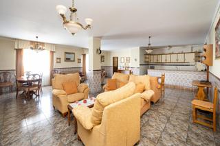 House in Calle BELÉN (BE)