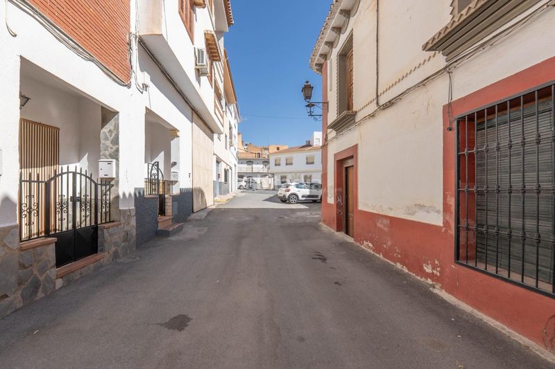 Foto a4d9e39e-2c76-4d58-b307-8b2394970195. Casa amb aparcament a Padul