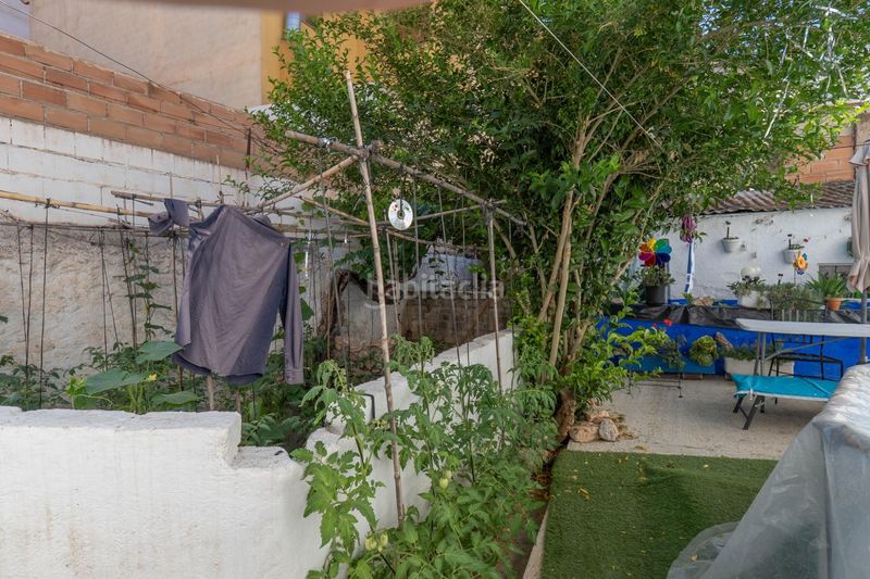 Foto c177ce34-c3ce-4bac-9595-cf35ae664a36. Casa amb aparcament a Padul