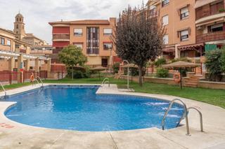 Pis  Calle maría zambrano. Piso de 3 dormitorios con piscina en alhendín, junto al ayuntami