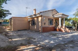 Xalet  Calle gardenias (vent). Bonita casa de una planta, con un gran terreno en venta