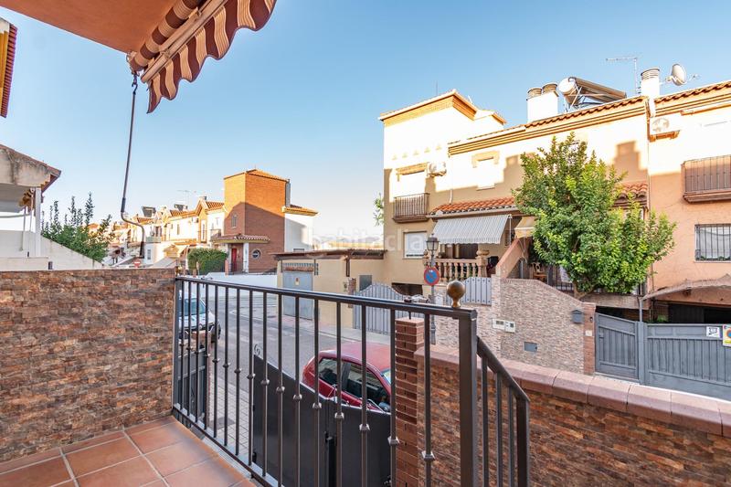 Foto f7e90200-d98f-4bac-8ad7-a9566bb89633. Semi detached house with parking in Belicena Vegas del Genil