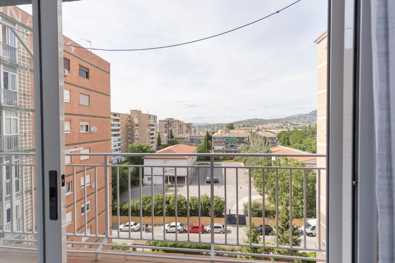 Foto b1ecbeac-21a8-403c-8a6a-c32d1c2e7bb6. Pis amb aparcament a Cartuja Granada