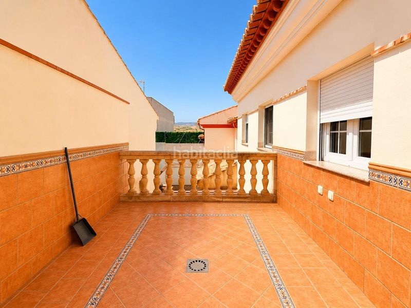 Foto b60e40c2-4626-4ac5-922b-8432c8b633d8. Casa amb aparcament a Padul