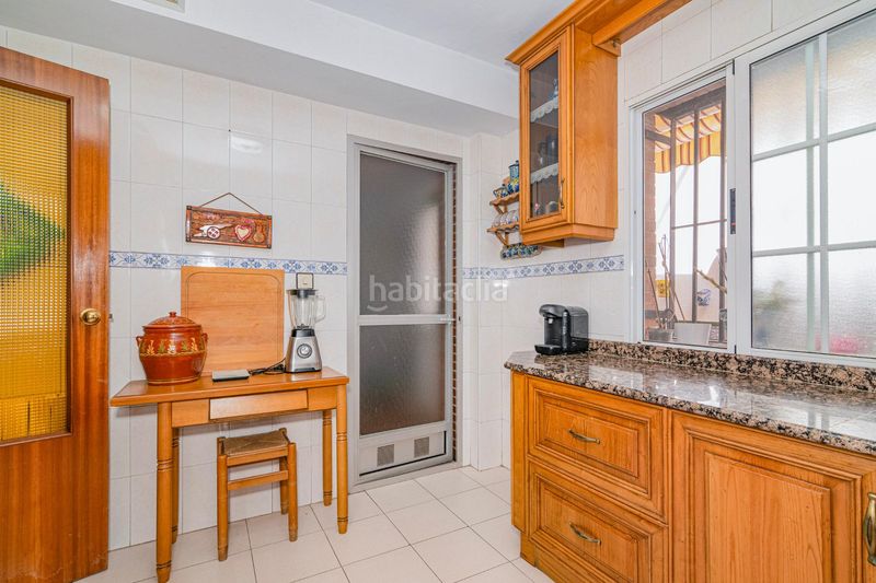 Foto 0c2fae80-3c60-4a33-b223-a70edf350399. Casa adosada en Joaquina Eguaras Granada