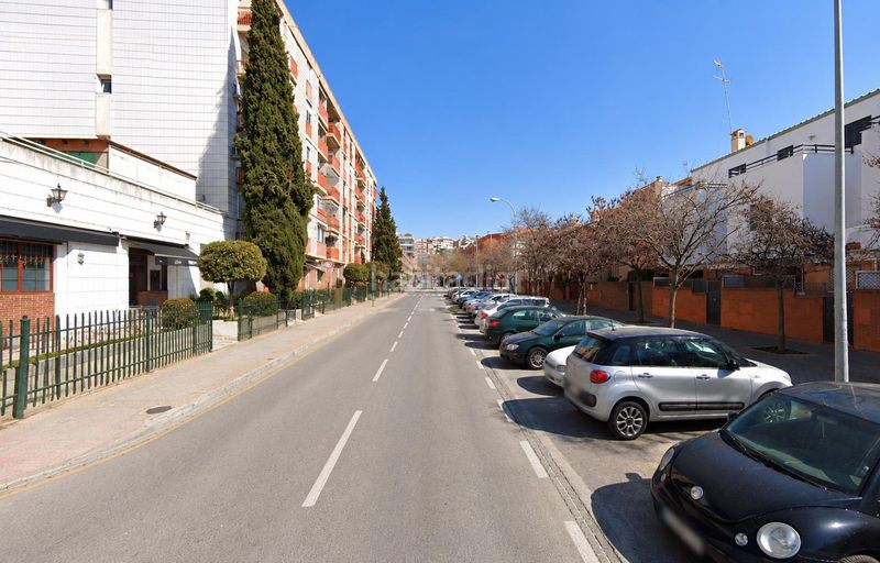 Foto ee4b8e54-2f84-458e-a4c5-7f34e6d07d7e. Pis amb aparcament a Castaño - Mirasierra Granada