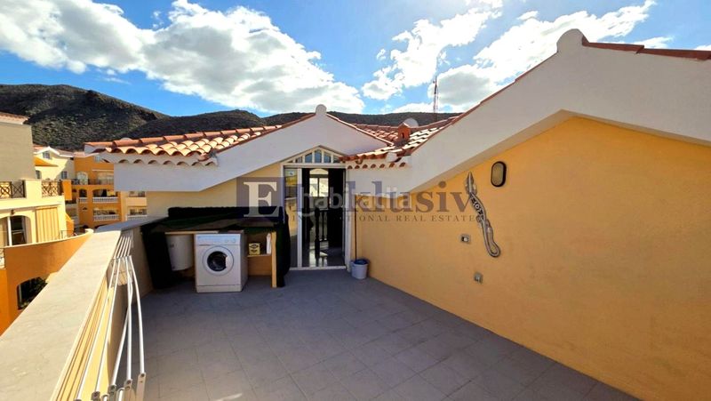 Foto bb35e98d-cb66-4e87-a12f-5cfaed24889b. Dúplex amb piscina a Los Cristianos Arona