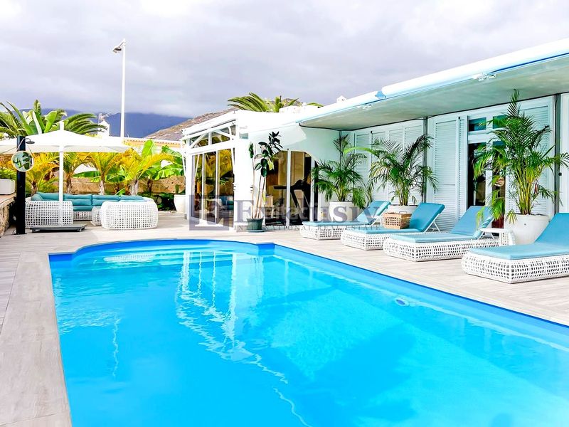 Foto 1df04227-a281-4baf-9785-d87b6bdaa249. Casa amb piscina a Playa Fañabé Alto Adeje