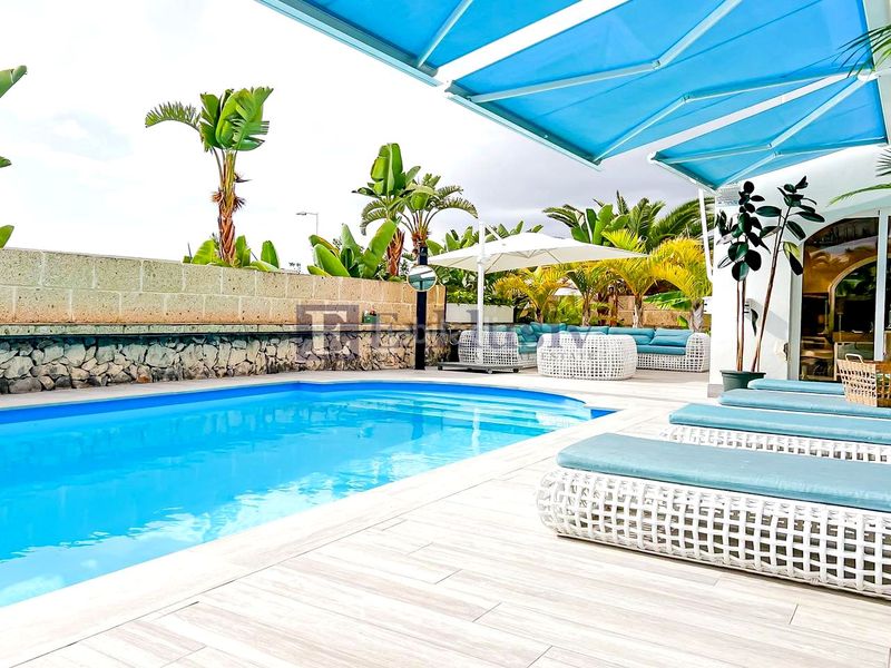 Foto 50e9bd8f-ba29-4fe4-b814-4e5be01e7bbb. Casa amb piscina a Playa Fañabé Alto Adeje