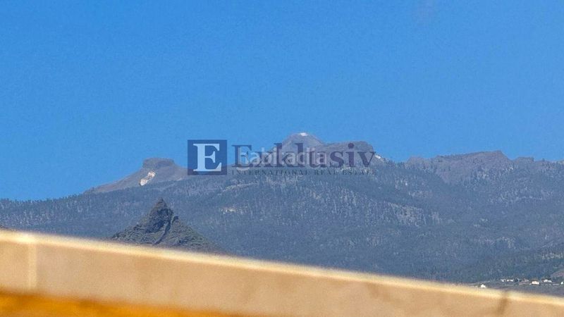 Foto 3bbade0b-8159-4bde-82c9-53b63e77b676. Àtic amb aparcament a Los Cristianos Arona