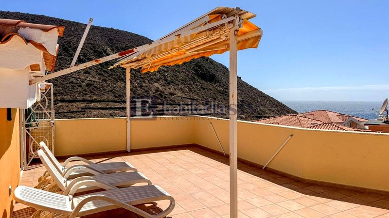 Foto d5875cf8-3121-4050-8f90-43d8c3235b8f. Àtic amb aparcament a Los Cristianos Arona
