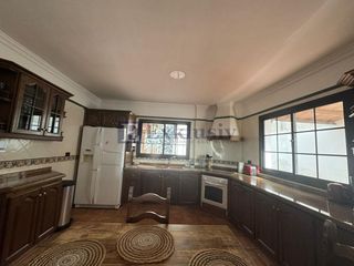 House  Calle aceviño. Venta de chalet