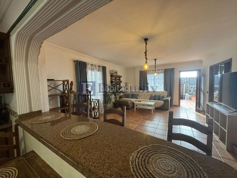 Foto dea616f8-55ff-4228-8549-424f57dda7b2. Casa amb aparcament piscina a Sauzal (El)