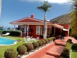 Haus in Centro. Villa independiente con  2500 m2 de parcela con vista oceano