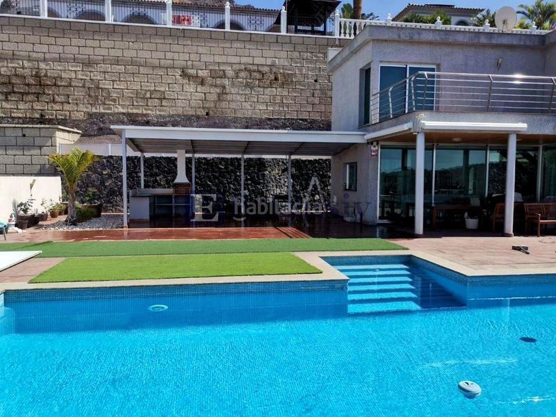 Foto 308104e7-3725-46e8-b6f2-57c7d94961e2. Casa amb aparcament piscina a Torviscas Centro y Alto Adeje