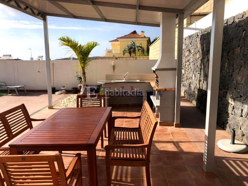 Foto 721e7f5c-2224-4f90-a0ec-ee438a225a4d. Casa amb aparcament piscina a Torviscas Centro y Alto Adeje