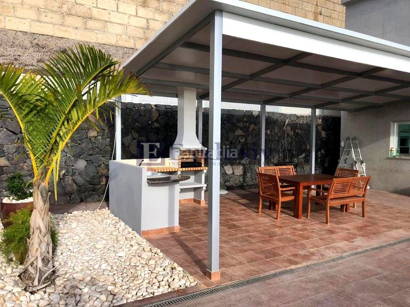 Foto b4e399c5-dd27-4a88-9edb-4a4fe714a802. Casa amb aparcament piscina a Torviscas Centro y Alto Adeje