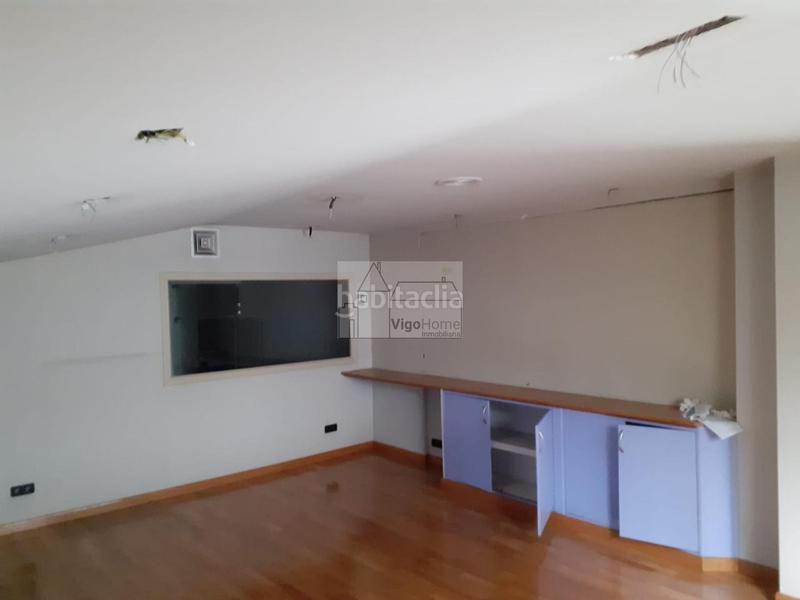 Foto 67bfdd2d-3524-4283-924f-f71b075cde1a. Lloguer local comercial a Camelias - Pi y Margall Vigo