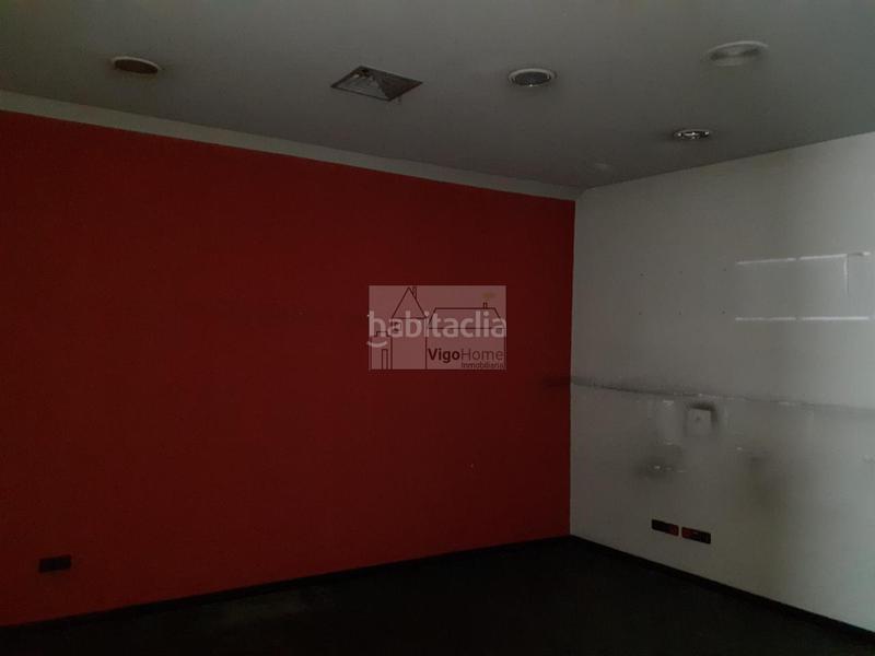 Foto d33949cc-a794-4eef-8e11-be890e46f884. Lloguer local comercial a Camelias - Pi y Margall Vigo