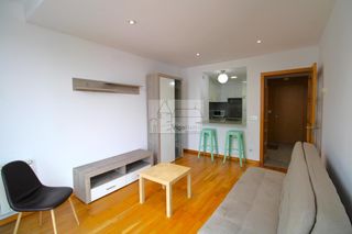 Miete Etagenwohnung  Clara campoamor