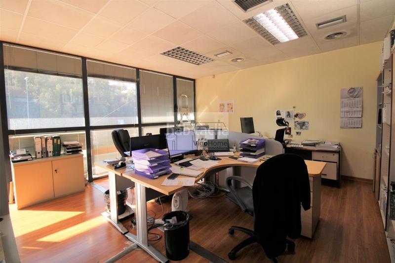 Foto 91b14d02-eaf5-4300-be0d-baffc4488f66. Rent office space with heating parking in Lavadores Vigo
