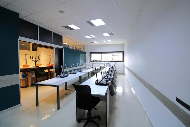 Foto f8b4131f-3593-43f8-b437-f837f62bf5ef. Alquiler local comercial en Valadares - Beade Vigo